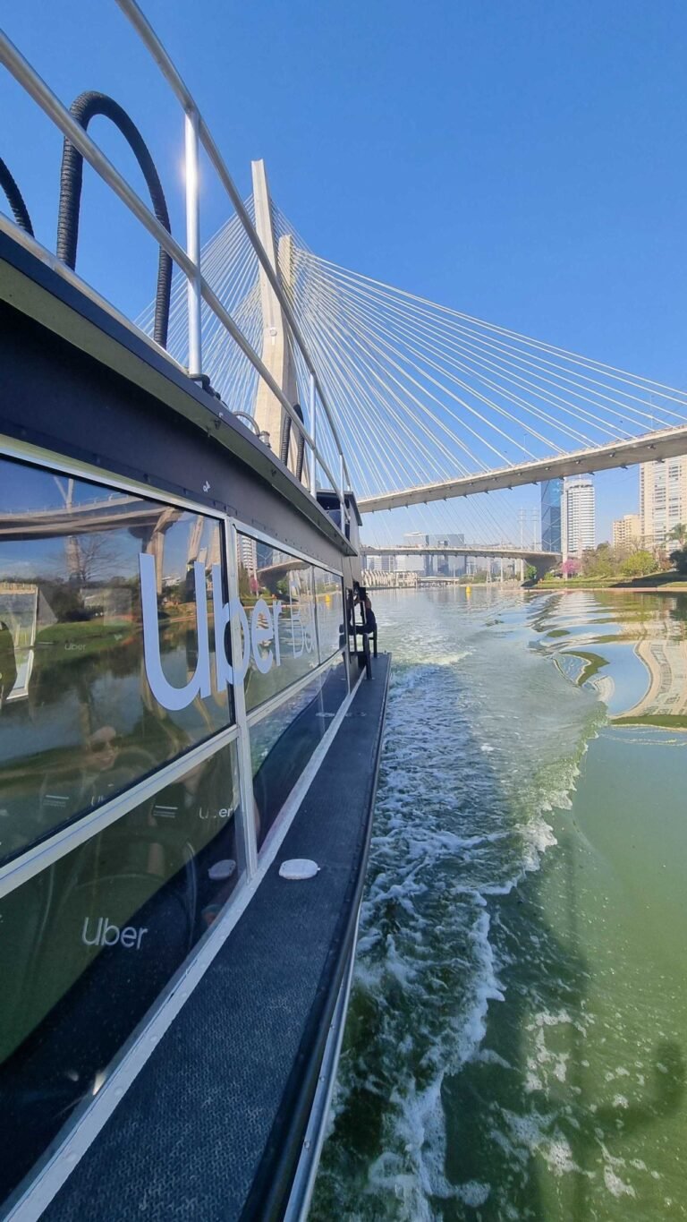 Uber Celebra 10 Anos no Brasil com Barco e Tobogã